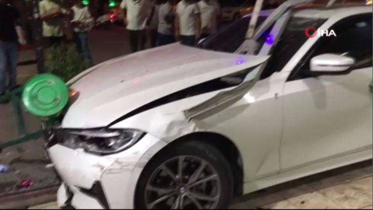 Davetsiz misafir! Lüks otomobil kahvehaneye daldı. Facianın eşiğinden dönüldü - Resim: 4